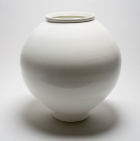 Kang Minsu Presents New Moon Jars at Rho Gallery